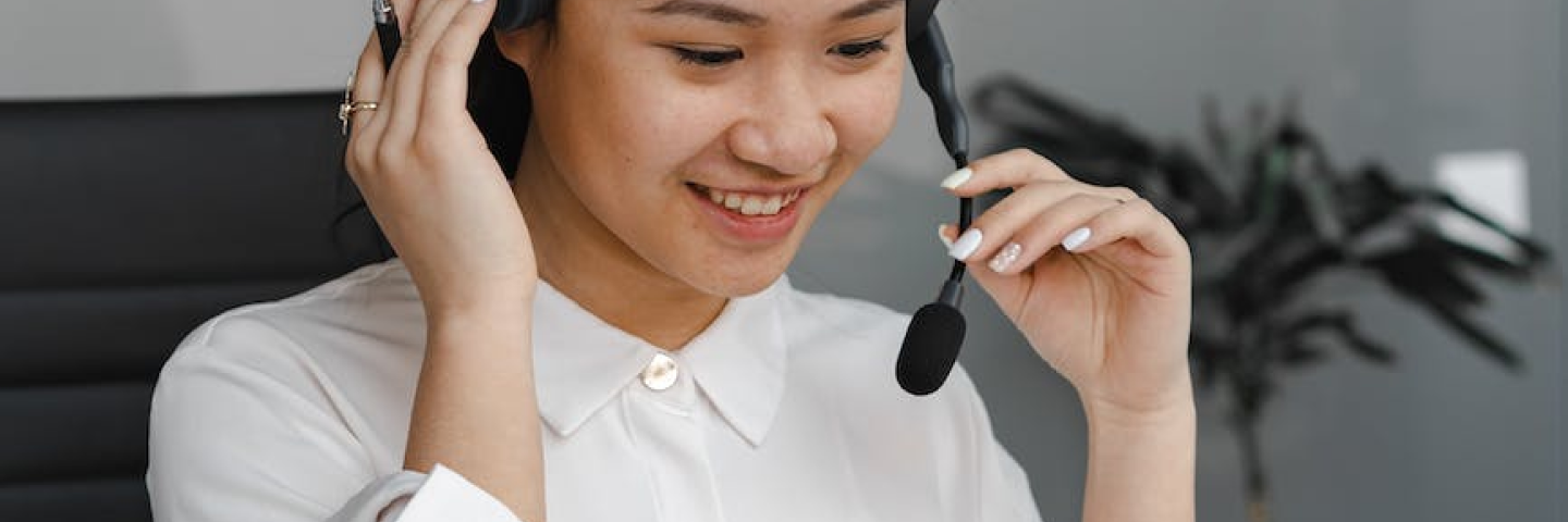 hubungi via email